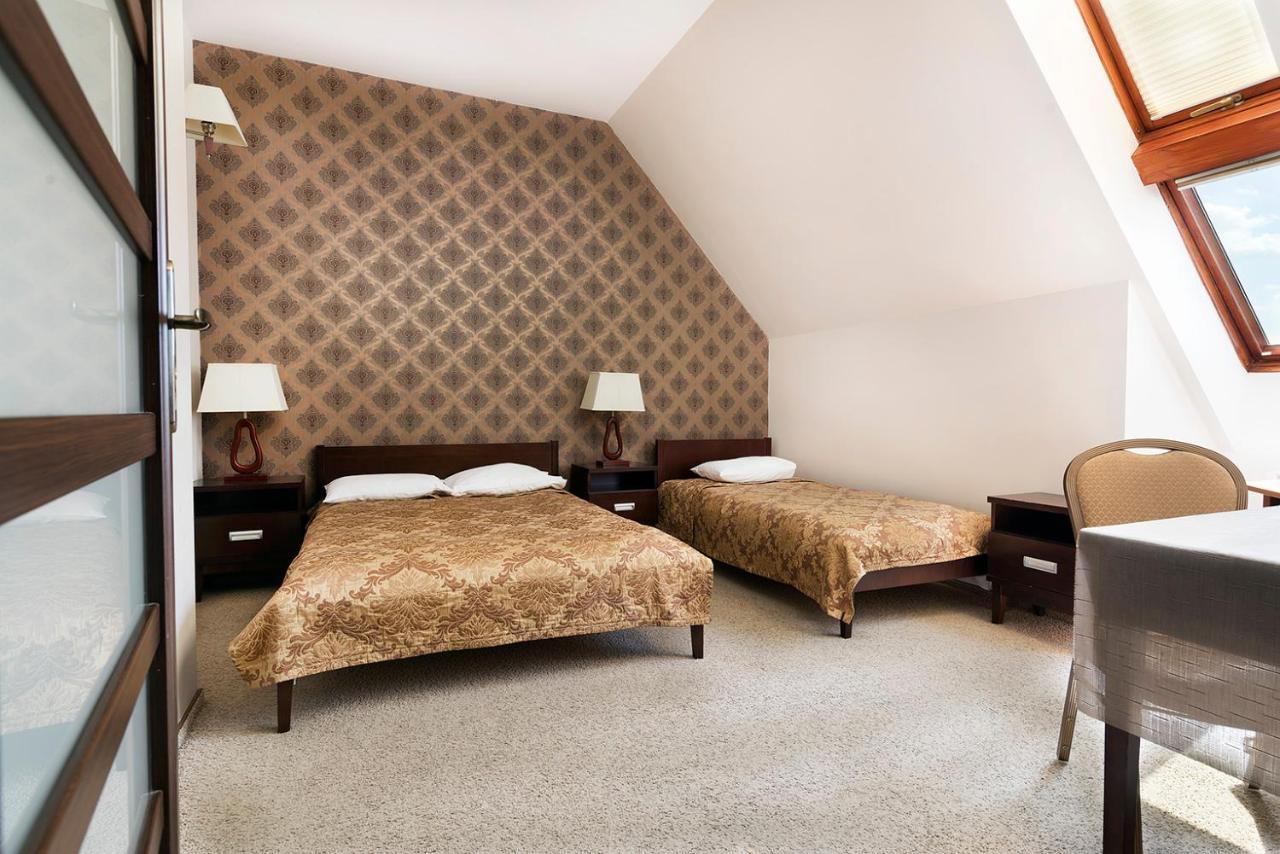 Hotel Pod Kasztanami Lublin Bagian luar foto