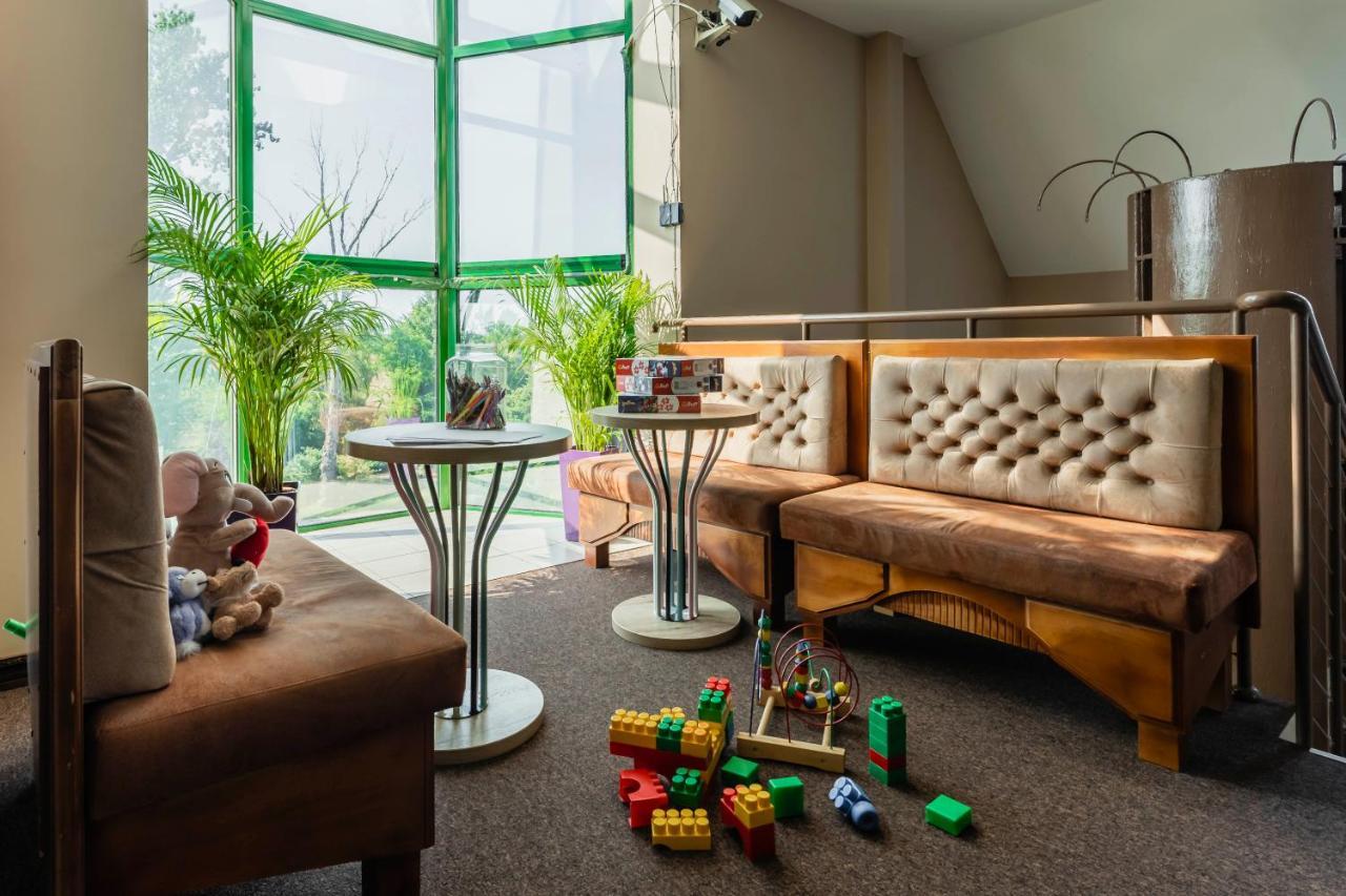 Hotel Pod Kasztanami Lublin Bagian luar foto