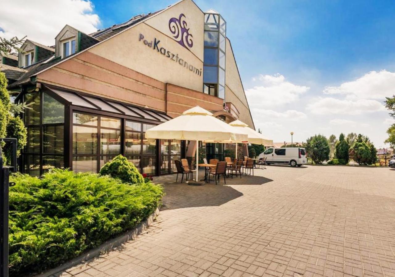 Hotel Pod Kasztanami Lublin Bagian luar foto