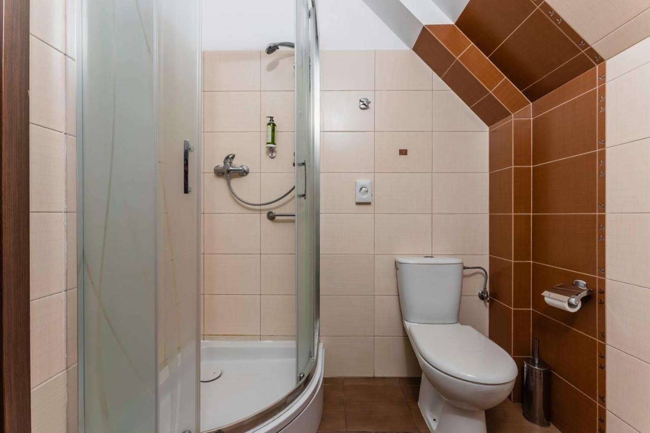 Hotel Pod Kasztanami Lublin Bagian luar foto