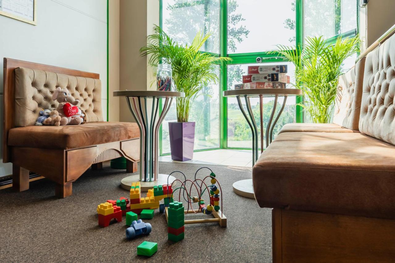 Hotel Pod Kasztanami Lublin Bagian luar foto