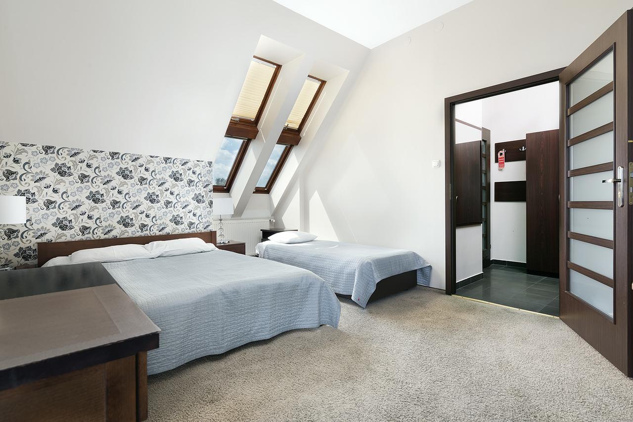 Hotel Pod Kasztanami Lublin Bagian luar foto