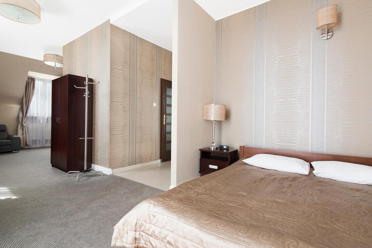 Hotel Pod Kasztanami Lublin Bagian luar foto