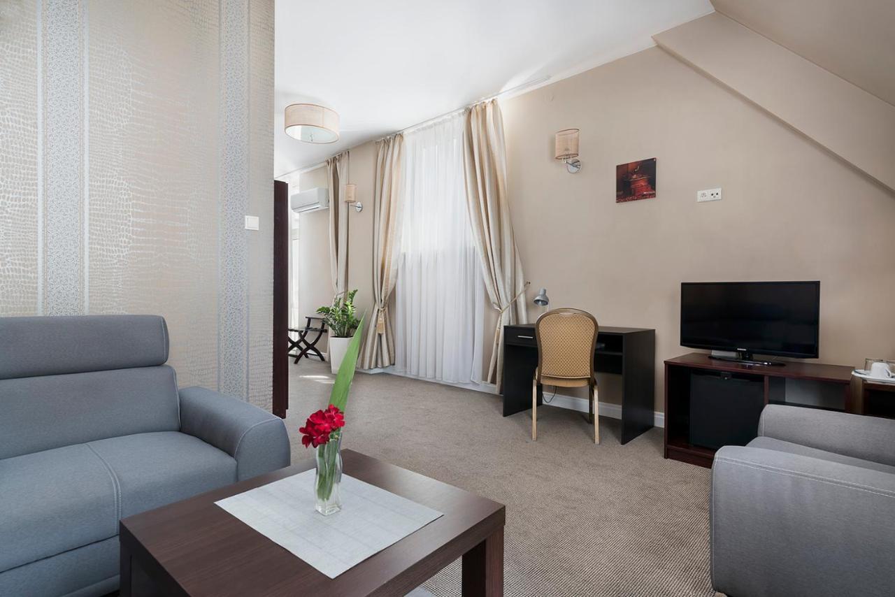 Hotel Pod Kasztanami Lublin Bagian luar foto